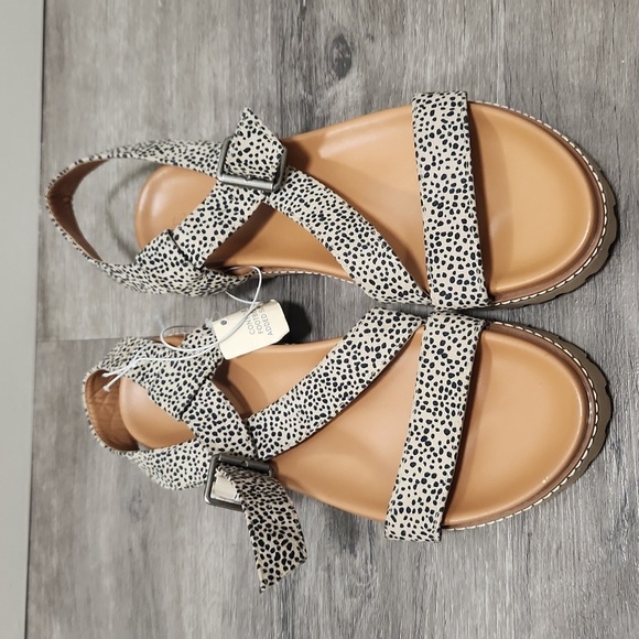 NWT Universal Thread Annika Platform Strap sandals size 10 - Picture 3 of 7